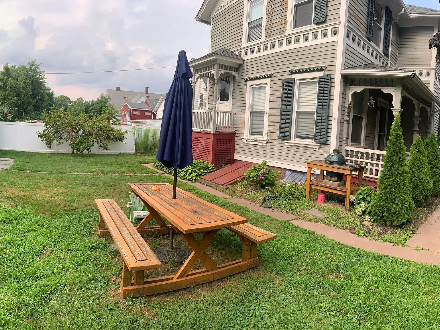 3 bed, 1200 sqft, $2,200 — Photo 1