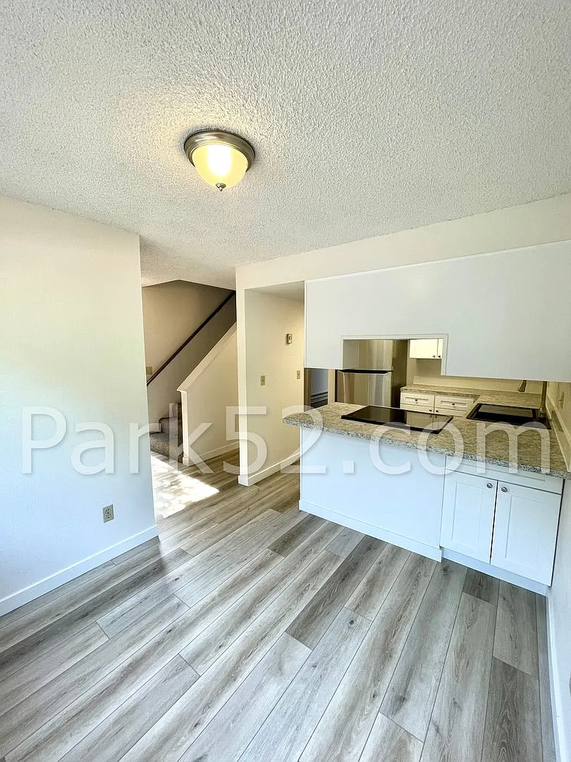 $500 Off 1st Full Month! Small Pet Friendly Remodeled 2 Bedroom Townhome With Small Yard — Photo 4
