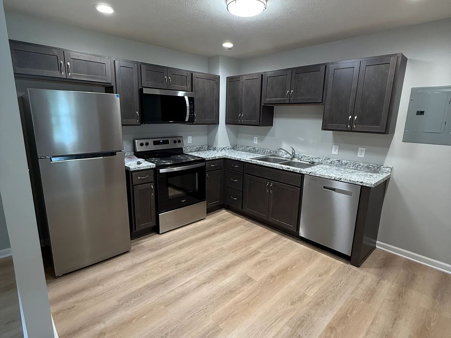 2 bed, 1.5 bath, 1200 sqft, $1,500 — Photo 2