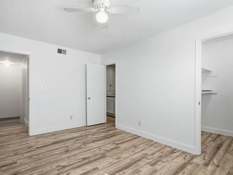 2729 Hurstview Dr — Photo 12