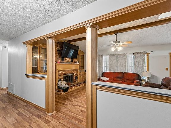4th image of 1008 W Washington Cir