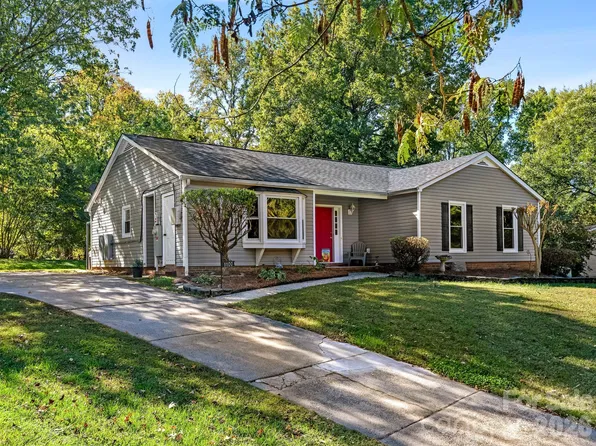 1100 Dark Wood Ct, Matthews, NC 28105