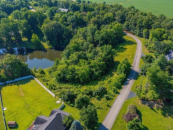 4th image of 235 Blueberry Rd