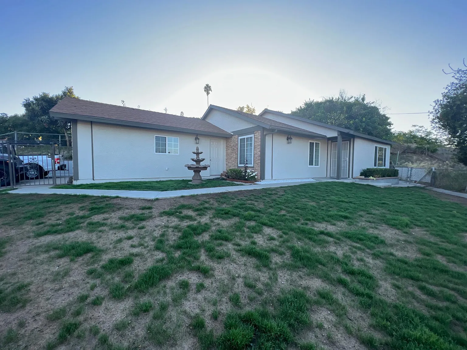 3 bed, 1231 sqft, $3,950 — Photo 2