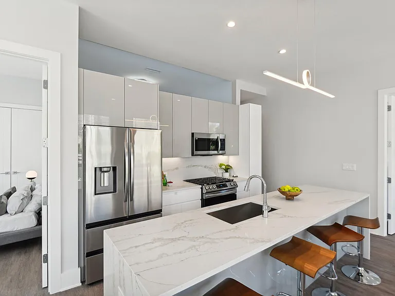 Luxe Suites Chicago Luxury Apartments — Photo 18