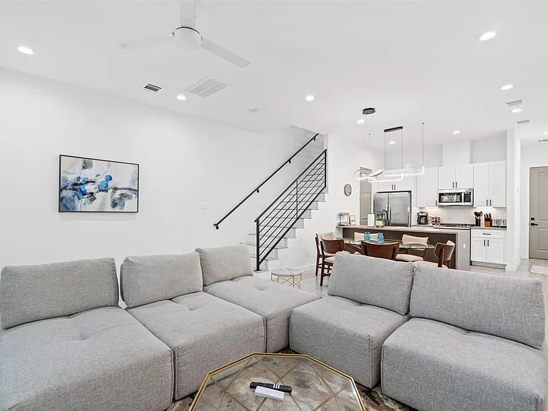 6821 Cadillac St — Photo 5