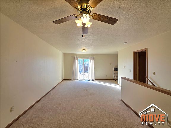 3rd image of 1021 Smokey Hill St