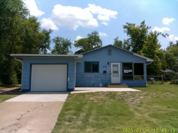 1619 Cloud Cir, Salina, KS 67401