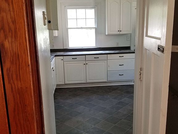 5th image of 1127 Grafton Ave