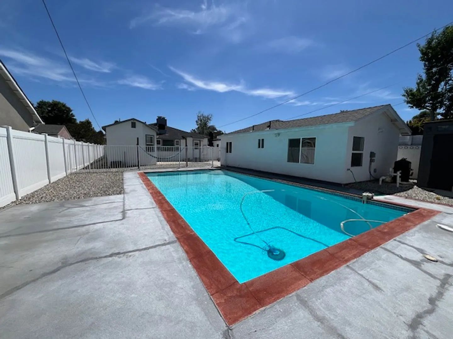 Beautiful Pool Home in Prime Van Nuys Location 3 Bed / 2 Bath — Photo 4