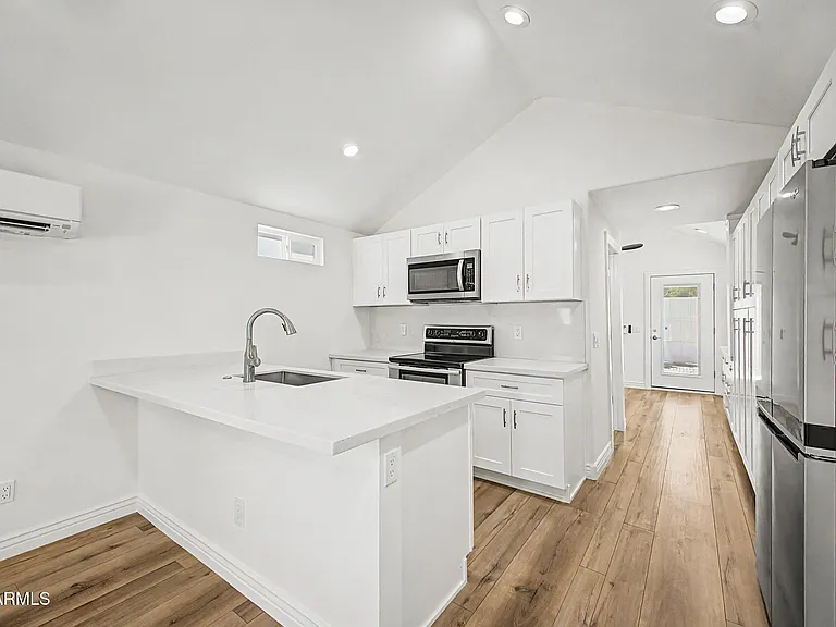 521 W Mariposa St #1 — Photo 10