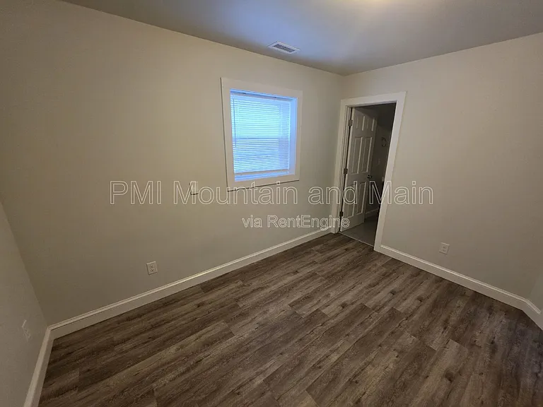 617 Brookshire St #B — Photo 23