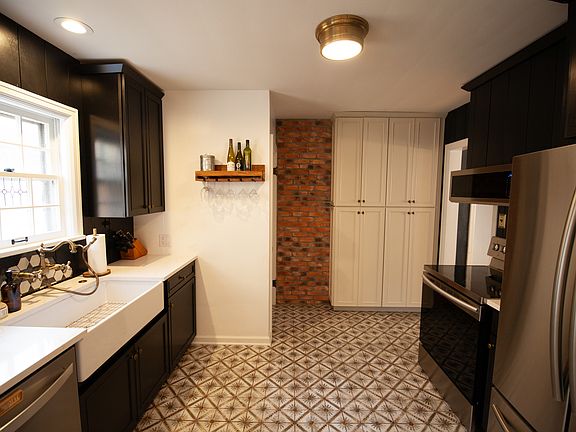 4th image of 928 N Lesley Ave