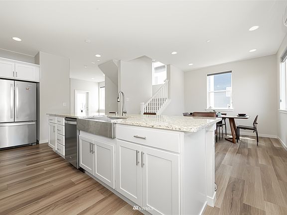 5th image of 14715 Admiralty Way APT B5