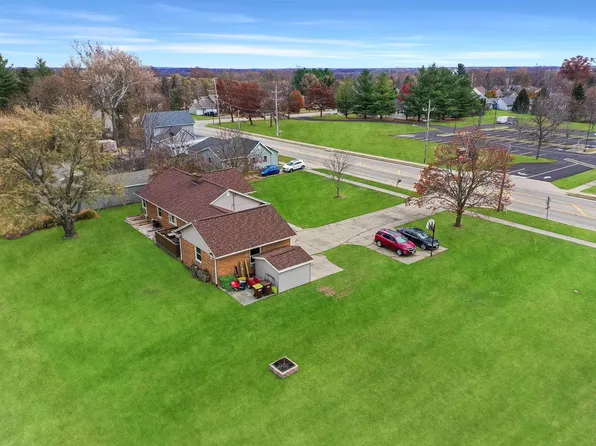 108 E Grove St, Poplar Grove, IL 61065