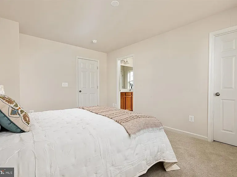 109 Splendor Garden Way — Photo 8