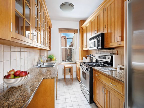 3rd image of 59 W 71st St APT 9A