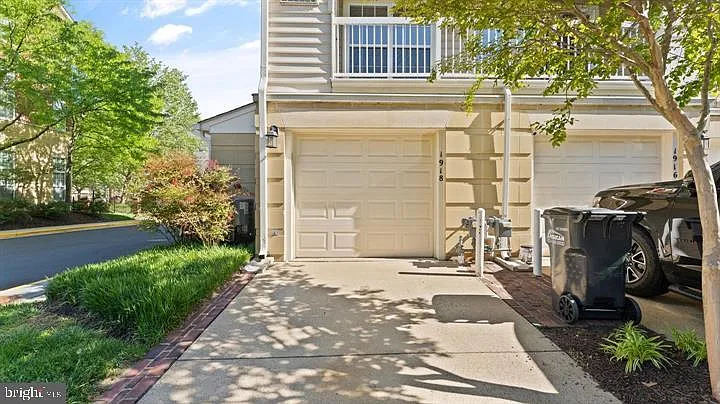 1918 Crescent Park Dr — Photo 33