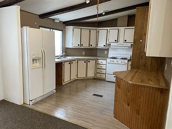 4th image of 221 Pecan Pl