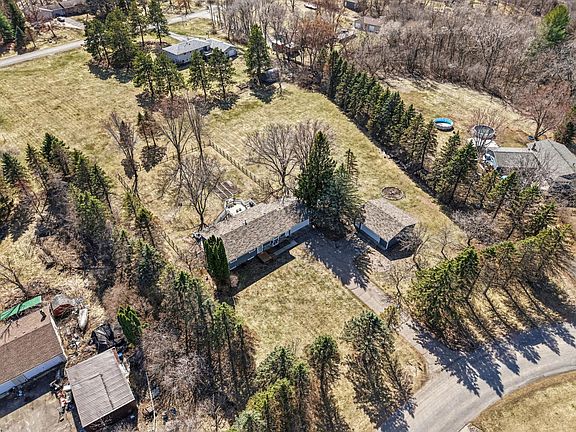 3rd image of 471 McCutcheon Rd