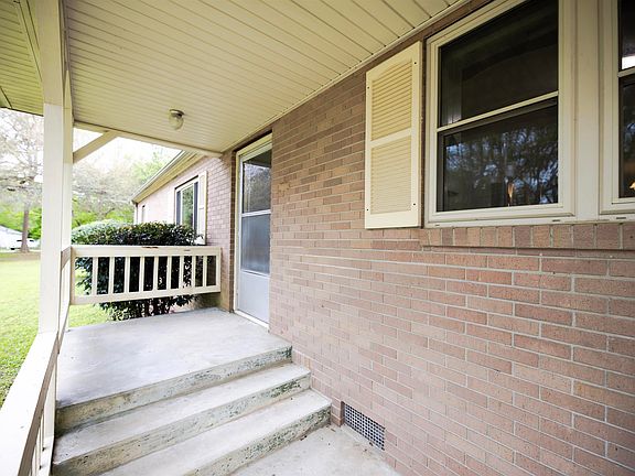 4th image of 719 Waco St