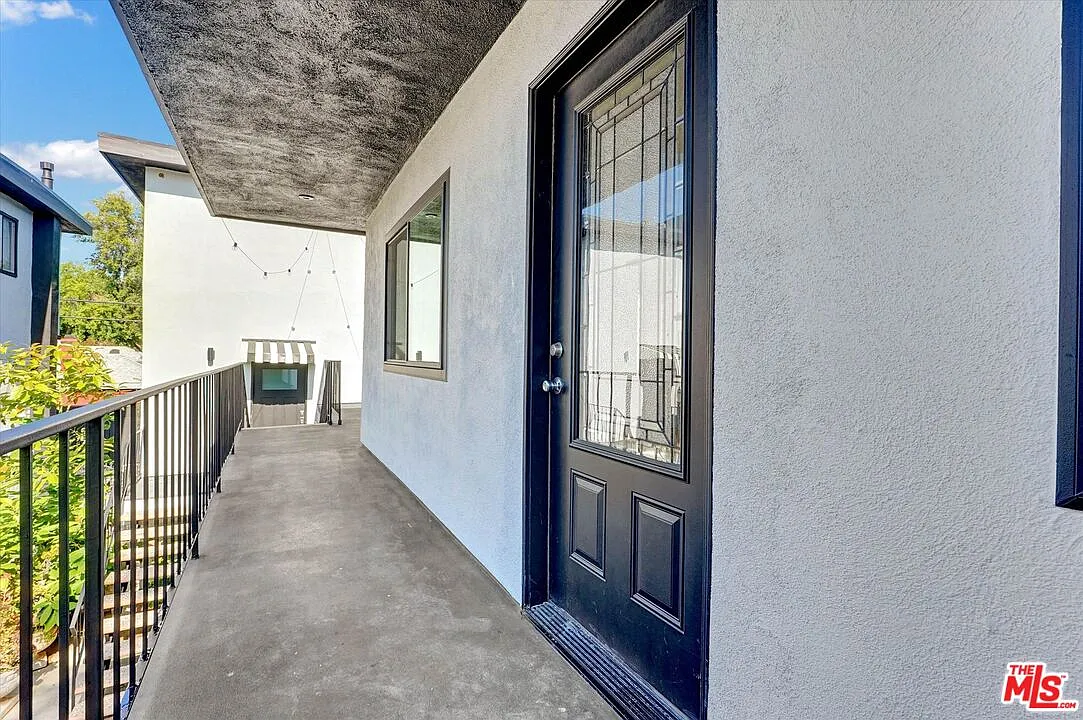 2 bed, 1.0 bath, 781 sqft, $2,700 — Photo 2