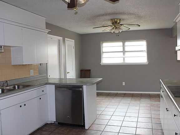 5th image of 1523 E 49th St