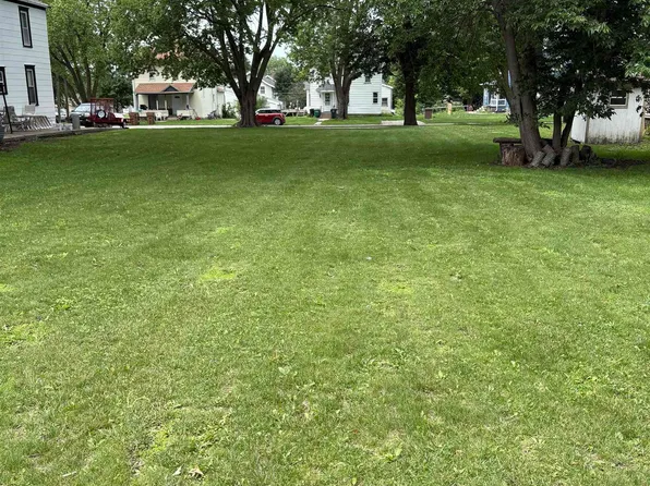 305 Ontario St, Storm Lake, IA 50588