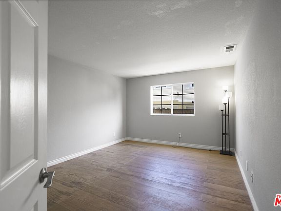 3rd image of 26121 Oak St Unit A
