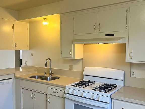 5th image of 1100 Lucern Ave APT 3