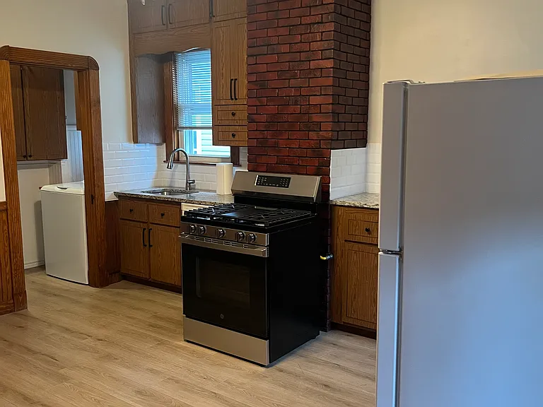 10 Antrim St #2 — Photo 18