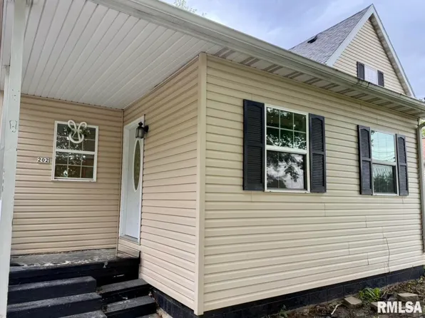 202 W 4th St, Wyanet, IL 61379