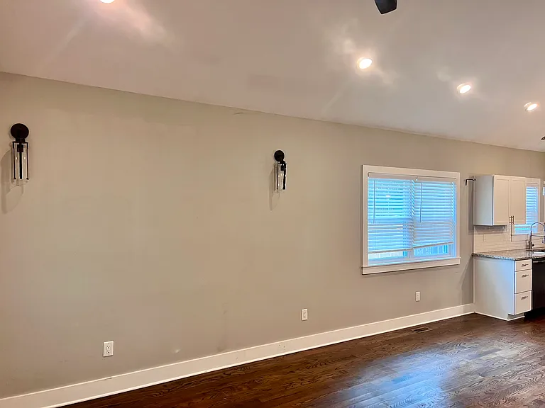 115 Becker Ave — Photo 9