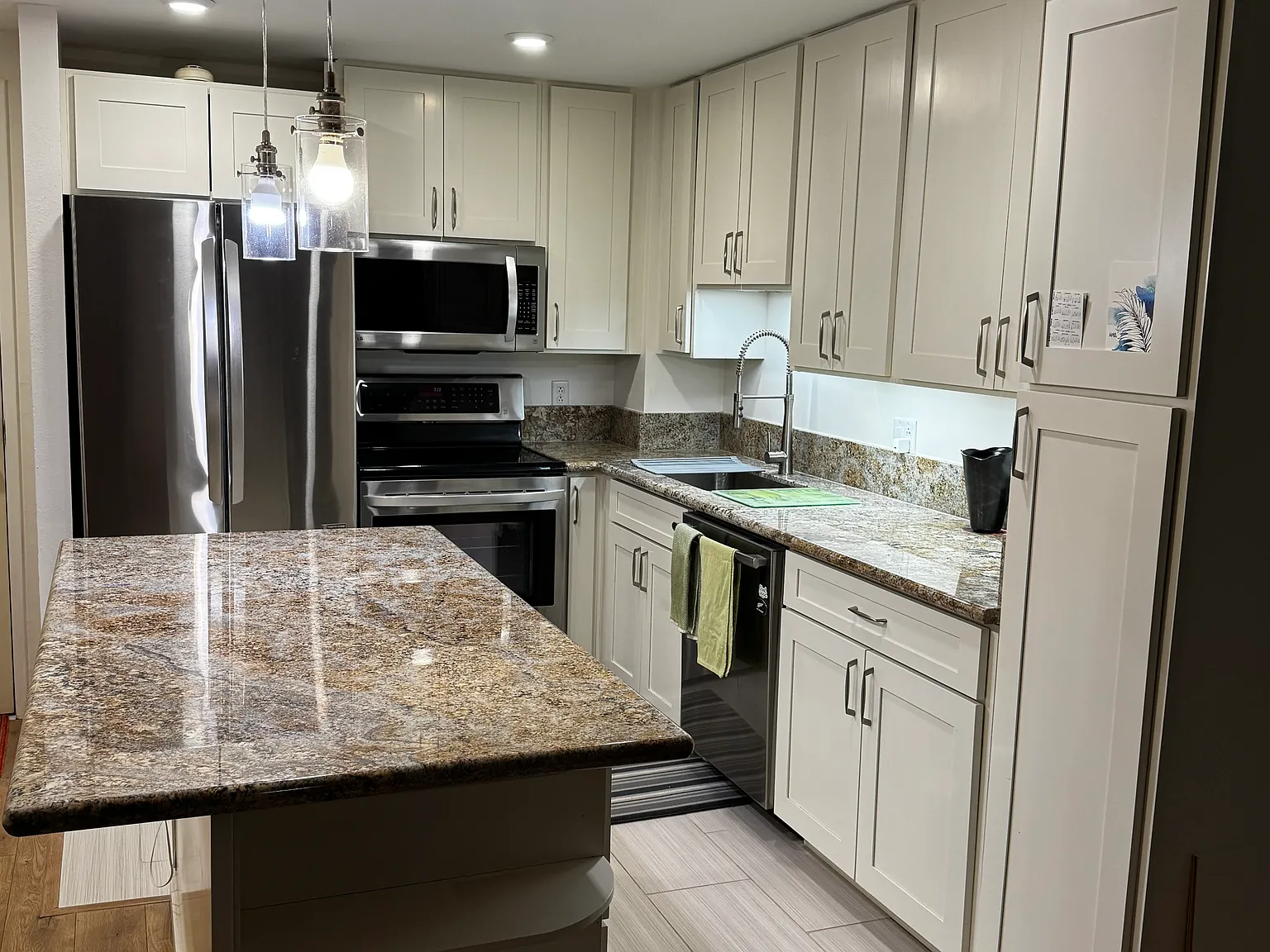 1 bed, 615 sqft, $2,200 — Photo 2