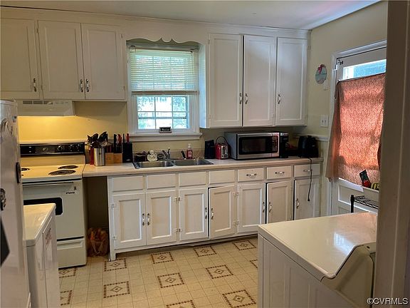 5th image of 2115 Hampstead Ave
