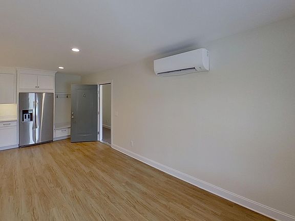 2nd image of 207 W Main St #4