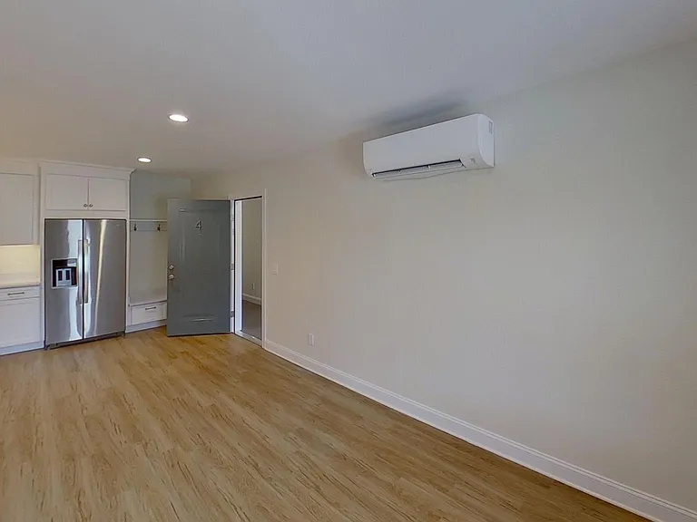 207 W Main St #4 — Photo 2