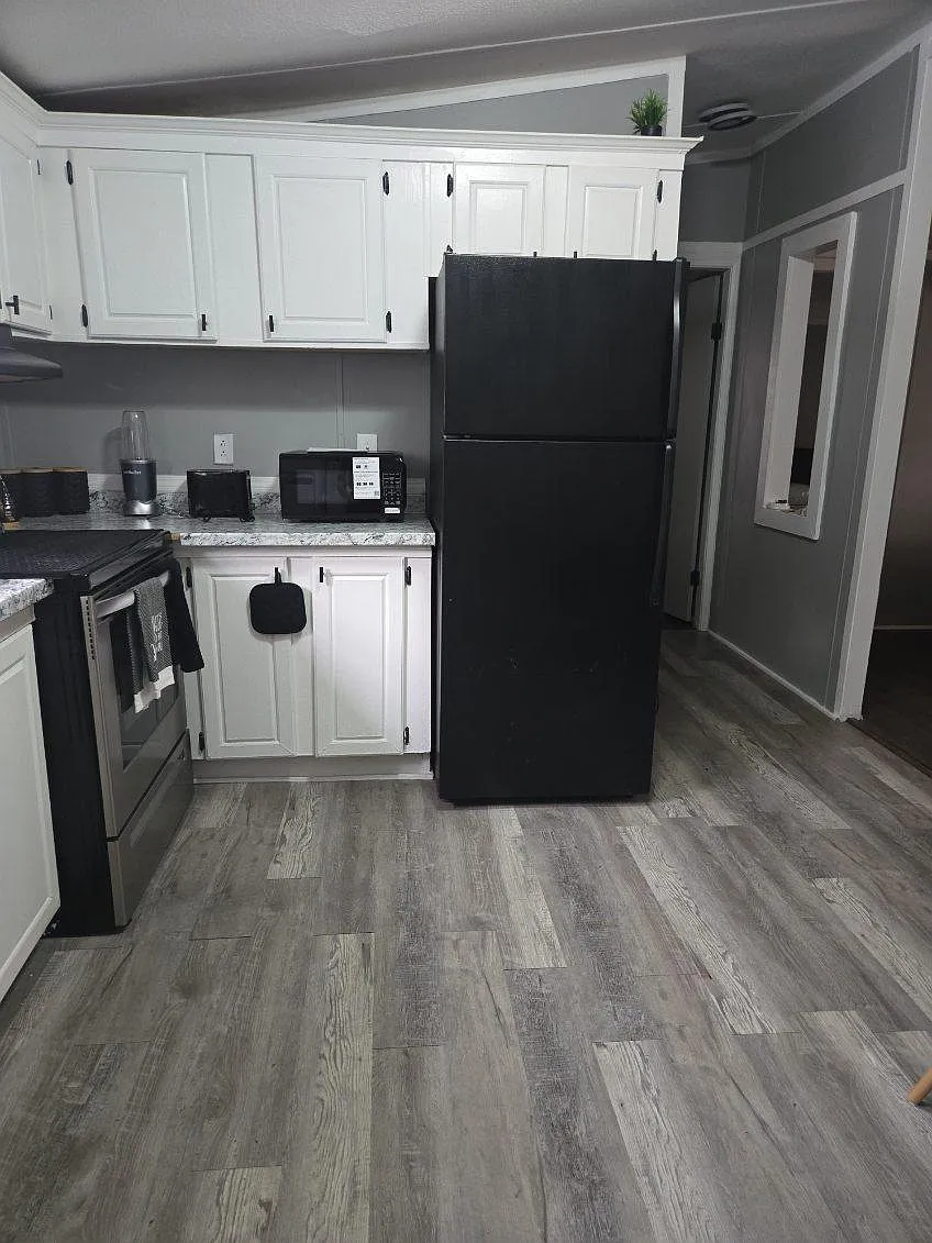 3 bed, 2.0 bath, 1800 sqft, $936 — Photo 4
