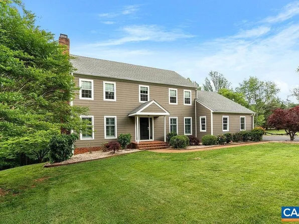 2810 Locust Hill Dr, Charlottesville, VA 22901