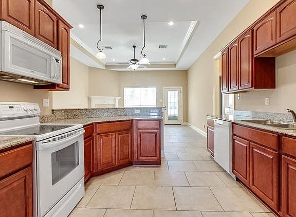 5th image of 207 Gourgues St