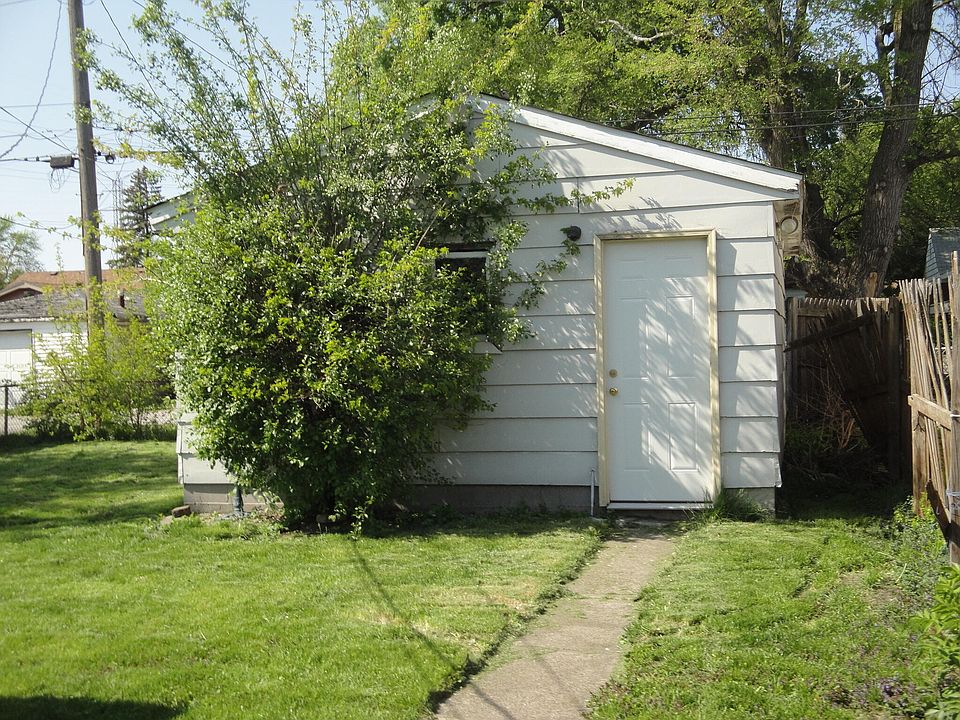 2nd image of 2645 Strong St