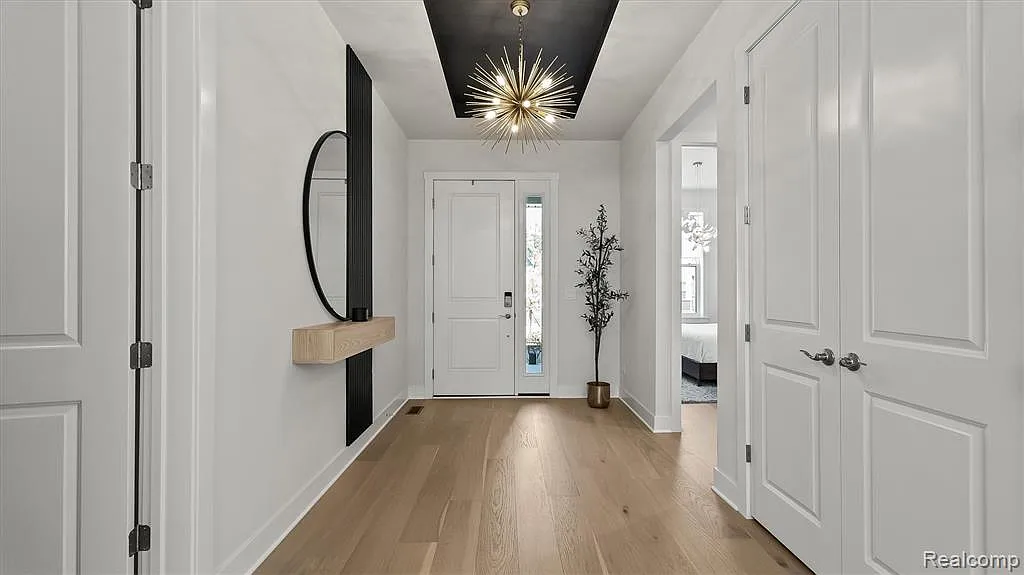 4 bed, 3.0 bath, 4735 sqft, $6,500 — Photo 2