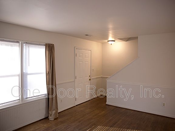 4th image of 285 Merrimac Trl APT 4