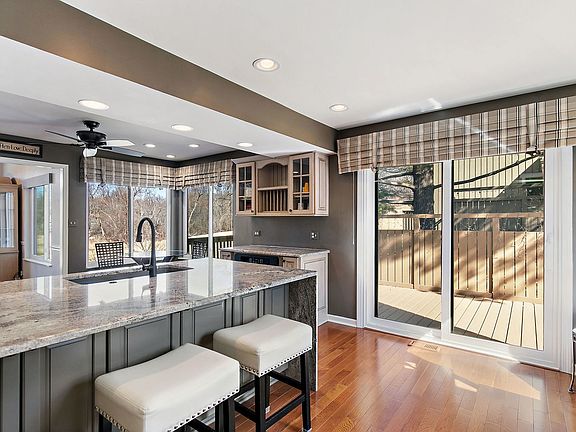 5th image of 814 Oak Hill Rd