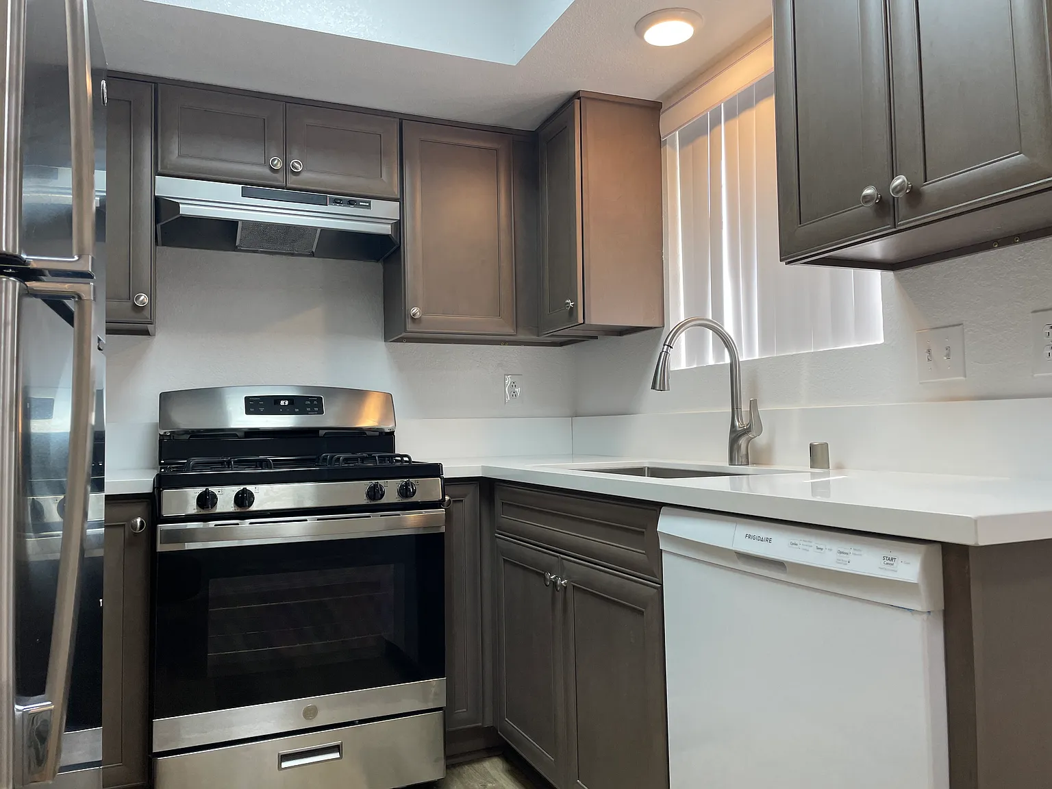 2 bed, 1.5 bath, 900 sqft, $2,150 — Photo 2
