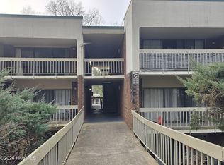 500 Umstead Drive Unit 306, Chapel Hill, NC 27516
