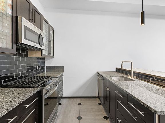 5th image of 65 Webster Ave Unit 3A