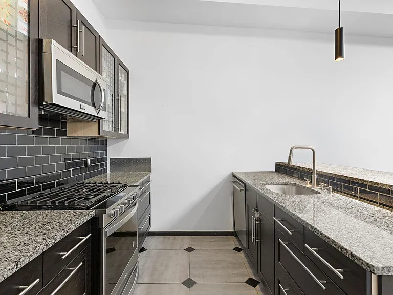 65 Webster Ave #3 — Photo 5