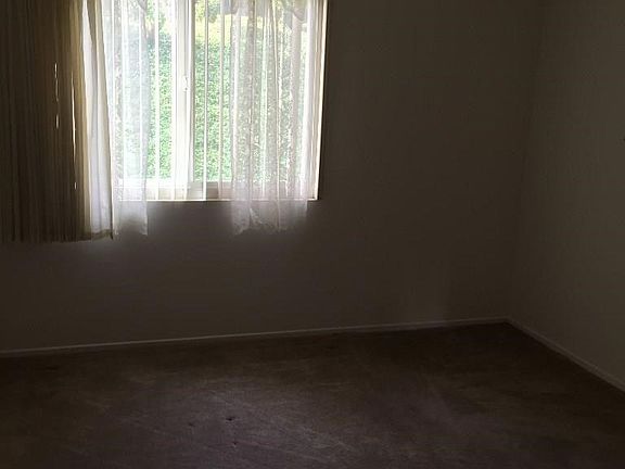 3rd image of 26851 Avenue Of The Oaks #110