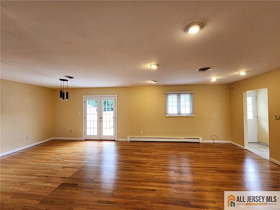 5th image of 968 New Dover Rd